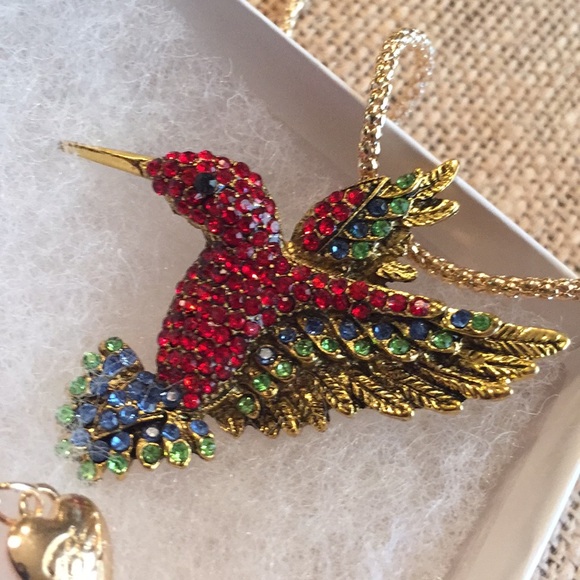 Betsey Johnson Jewelry - 🌺 Betsy Johnson Hummingbird